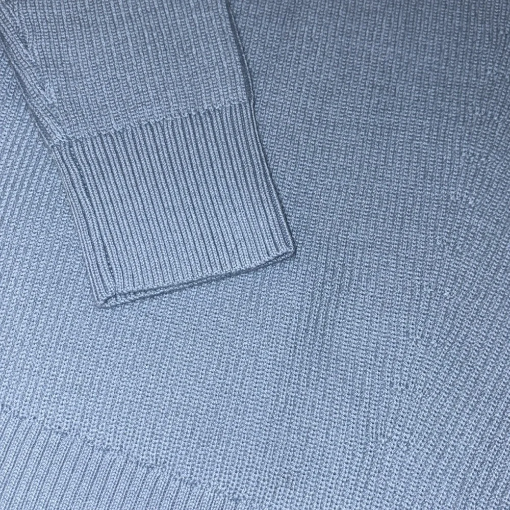 Athleta Hanover Refined Merino Wool Vneck Pullover Sweater Size Small Light Blue - Picture 9 of 13